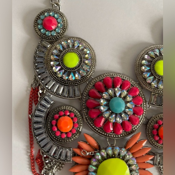 NEW Colorful Bib Necklace with Textured Design - Picture 3 of 8